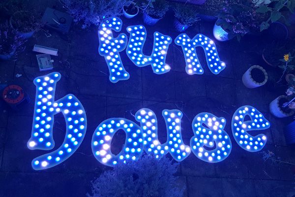 凯发k8照明的娱光灯用在英国游乐装备展示