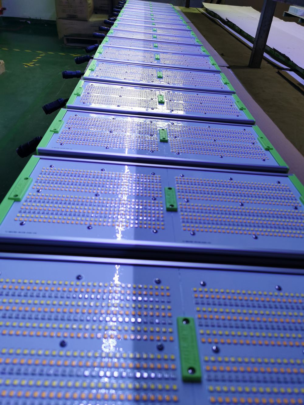 凯发k8光电的ＳＭＤＬＥＤ用于公司自产的植物生长灯